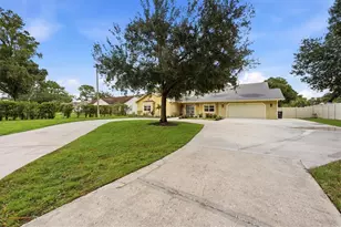 15127 Pennington Rd, Tampa, FL 33624 - Photo 5