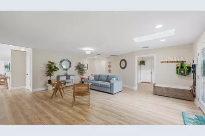 15127 Pennington Road, Tampa, FL 33624 - Photo 9