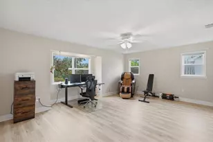 15127 Pennington Rd, Tampa, FL 33624 - Photo 39