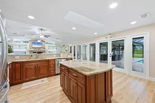 15127 Pennington Rd, Tampa, FL 33624 - Photo 17