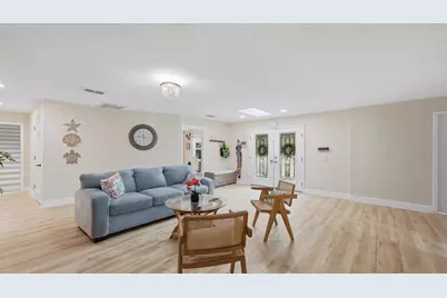 15127 Pennington Road, Tampa, FL 33624 - Photo 11