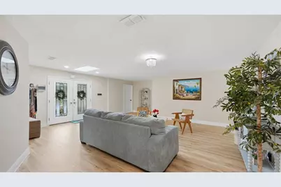 15127 Pennington Road, Tampa, FL 33624 - Photo 11