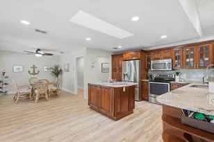 15127 Pennington Rd, Tampa, FL 33624 - Photo 13