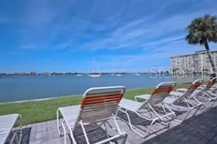 4725 Cove Cir, Saint Petersburg, FL 33708 - Photo 33