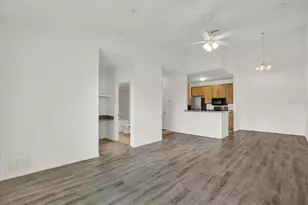10201 Courtney Palms Blvd, Tampa, FL 33619 - Photo 7
