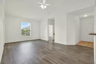 10201 Courtney Palms Blvd, Tampa, FL 33619 - Photo 5