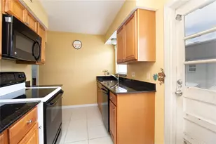6940A Sunset Dr S, Saint Petersburg, FL 33707 - Photo 9
