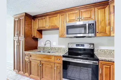 6701 Village Grove Court, Tampa, FL 33615 - Photo 11