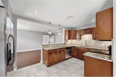 5345 38th Avenue N, Saint Petersburg, FL 33710 - Photo 5