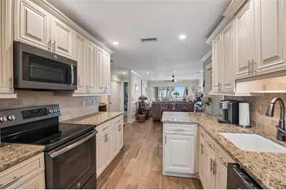 7300 Sunshine Skyway Lane #206, Saint Petersburg, FL 33711 - Photo 9