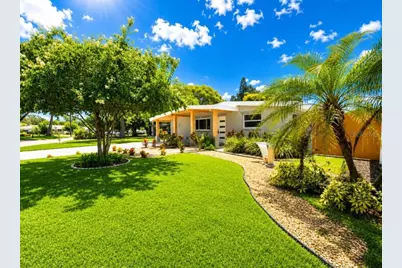 138 Davison Avenue NE, Saint Petersburg, FL 33703 - Photo 3