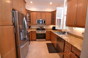 2405 Victoria Gardens Ln, Tampa, FL 33609 - Photo 11