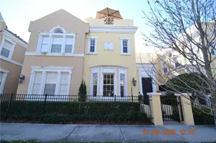 2405 Victoria Gardens Ln, Tampa, FL 33609 - Photo 1