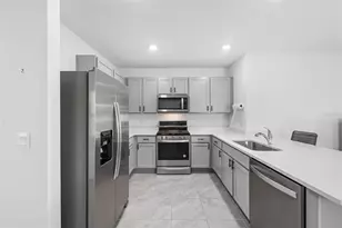 35630 Kinsey Pt, Zephyrhills, FL 33541 - Photo 3