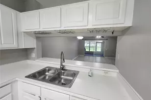 2302 Lake Woodberry Cir, Brandon, FL 33510 - Photo 5