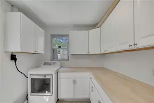 8424 Stillbrook Ave, Tampa, FL 33615 - Photo 11