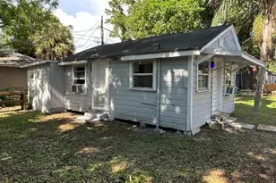 1010 Rosery Rd NW, Largo, FL 33770 - Photo 37