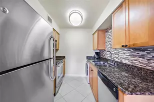 5092 Beach Dr SE, Saint Petersburg, FL 33705 - Photo 9