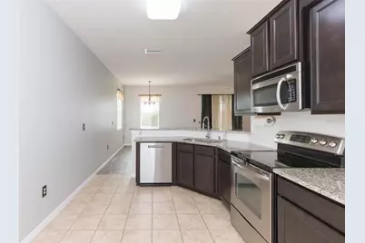 36108 Laguna Hills Circle, Zephyrhills, FL 33541 - Photo 3