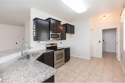 36108 Laguna Hills Circle, Zephyrhills, FL 33541 - Photo 9