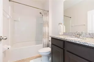 36108 Laguna Hills Cir, Zephyrhills, FL 33541 - Photo 17
