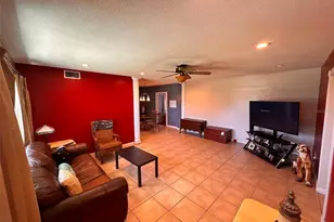 8923 110th Ln, Seminole, FL 33772 - Photo 3