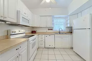 9945 47th Ave N, Saint Petersburg, FL 33708 - Photo 13