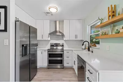 4185 Whiting Drive SE, Saint Petersburg, FL 33705 - Photo 13