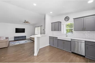 213 E Cluster Avenue, Tampa, FL 33604 - Photo 5