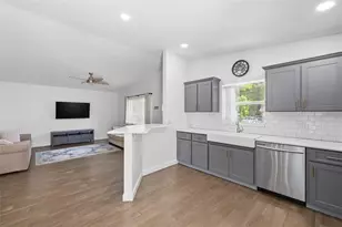213 E Cluster Ave, Tampa, FL 33604 - Photo 5