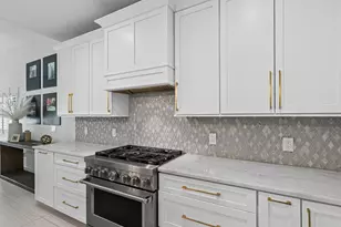 138 175th Ave E, Redington Shores, FL 33708 - Photo 9