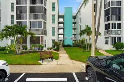 4900 38th Way S #404, Saint Petersburg, FL 33711 - Photo 3