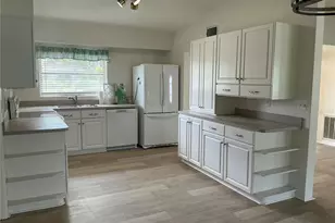 7360 111th St, Seminole, FL 33772 - Photo 11