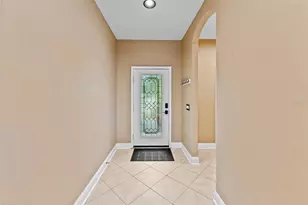 901 Parker Den Dr, Ruskin, FL 33570 - Photo 5