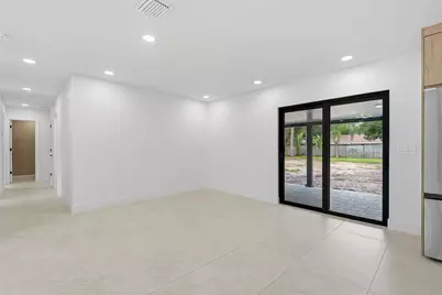 8316 W Forest Circle, Tampa, FL 33615 - Photo 15