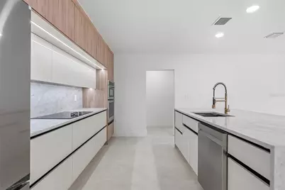 8316 W Forest Circle, Tampa, FL 33615 - Photo 21