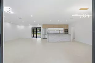 8316 W Forest Cir, Tampa, FL 33615 - Photo 9
