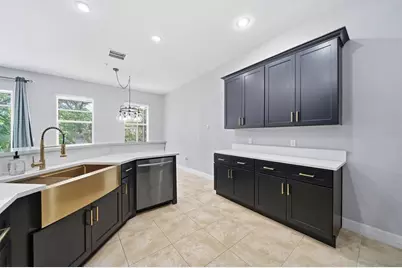 515 Villa Treviso Court, Apollo Beach, FL 33572 - Photo 11
