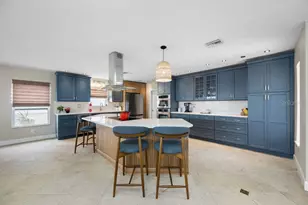 530 79th St S, Saint Petersburg, FL 33707 - Photo 9