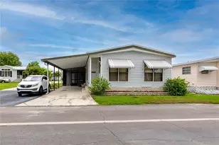 6821 Americana Dr NE, Saint Petersburg, FL 33702 - Photo 1