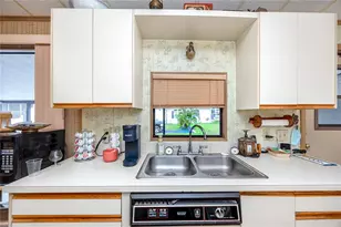 6821 Americana Dr NE, Saint Petersburg, FL 33702 - Photo 17