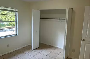 9406 N Hartts Dr, Tampa, FL 33617 - Photo 21