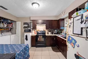 9406 N Hartts Dr, Tampa, FL 33617 - Photo 31