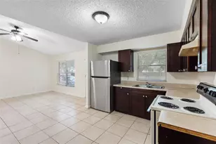 9406 N Hartts Dr, Tampa, FL 33617 - Photo 13