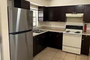 9406 N Hartts Dr, Tampa, FL 33617 - Photo 11