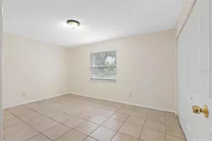 9406 N Hartts Dr, Tampa, FL 33617 - Photo 23
