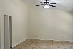 9406 N Hartts Dr, Tampa, FL 33617 - Photo 31