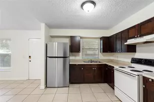 9406 N Hartts Dr, Tampa, FL 33617 - Photo 19