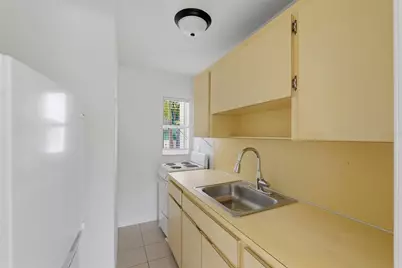 3030 1/2 5th Street N, Saint Petersburg, FL 33704 - Photo 5