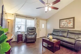 10118 Hunters Point Ct, Tampa, FL 33615 - Photo 9